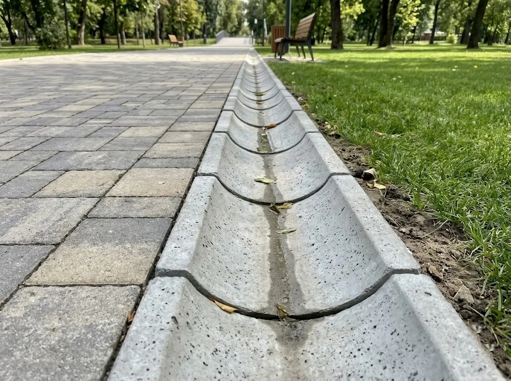 Beton Yağmur Oluğu 25x25x9 cm 3